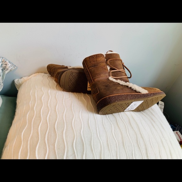 NWT, Size 7.5 Lace up boots. - Picture 6 of 6